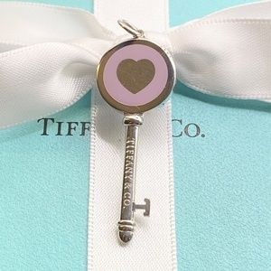 New Tiffany & Co. Lavender Purple Heart Key NewYork Charm Pendant Bracelet